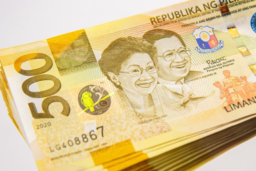 A stack of 500 piso banknotes reading Republika ng Pilipinas